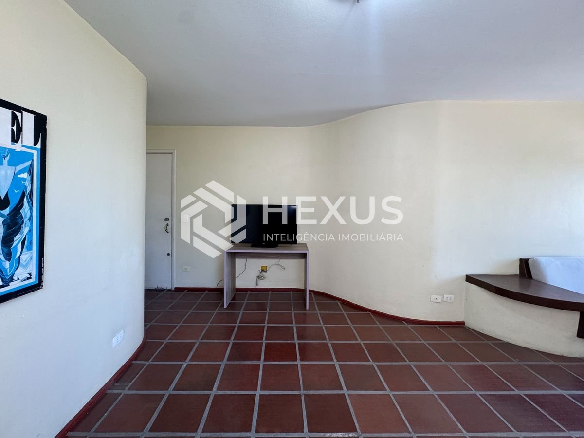Foto 5 de Apartamento com varanda e vista mar a uma quadra da Praia das Pitangueiras, Guaruja