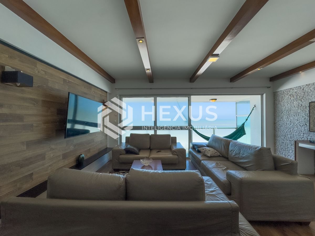 Foto 3 de Apartamento frente mar com varanda e vista mar na Praia das Pitangueiras, Guaruja