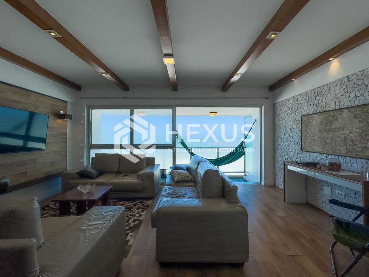 Foto 5 de Apartamento frente mar com varanda e vista mar na Praia das Pitangueiras, Guaruja