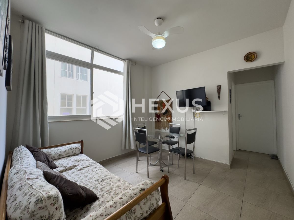 Foto 4 de Apartamento com varanda e vista mar a uma quadra da Praia das Pitangueiras, Guaruja