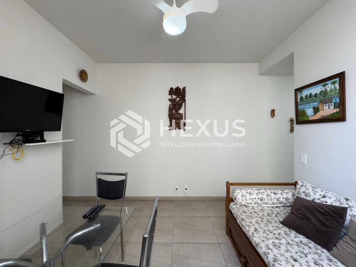 Foto 5 de Apartamento com varanda e vista mar a uma quadra da Praia das Pitangueiras, Guaruja