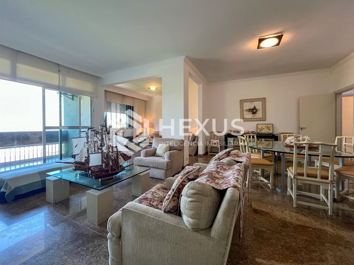 Foto 4 de Apartamento frente mar com varanda e vista mar na Praia das Pitangueiras, Guaruja