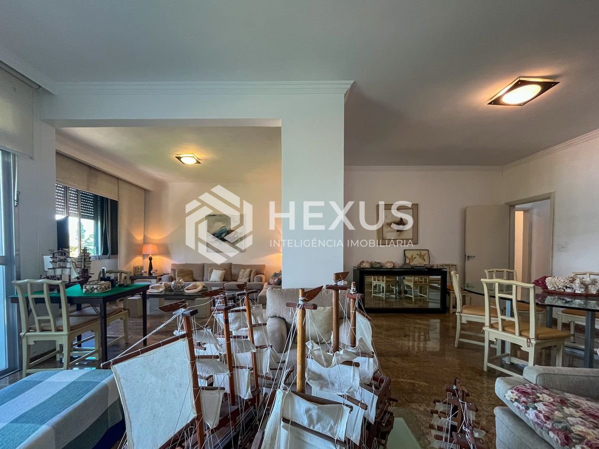 Foto 5 de Apartamento frente mar com varanda e vista mar na Praia das Pitangueiras, Guaruja
