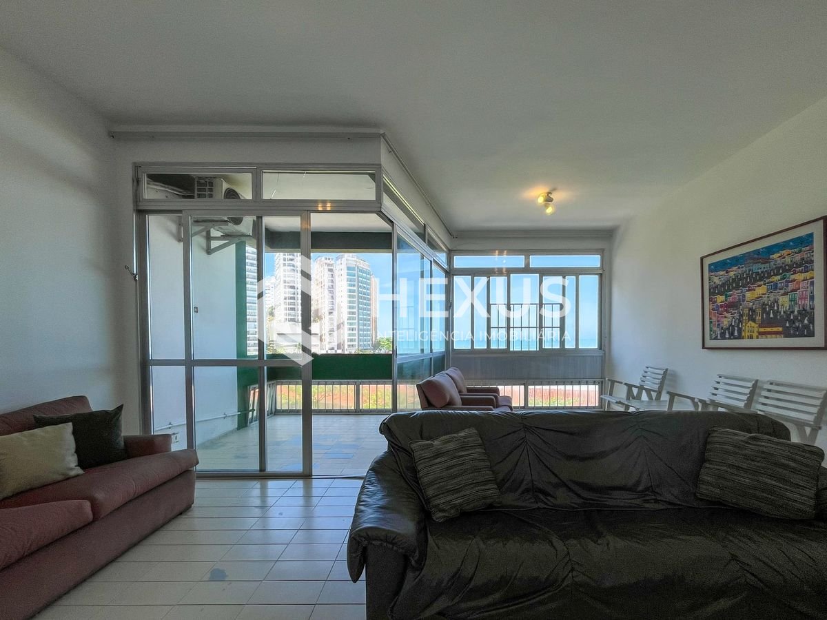 Foto 4 de Apartamento frente mar com varanda e vista mar na Praia das Pitangueiras, Guaruja