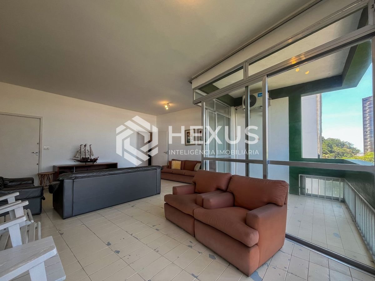 Foto 5 de Apartamento frente mar com varanda e vista mar na Praia das Pitangueiras, Guaruja