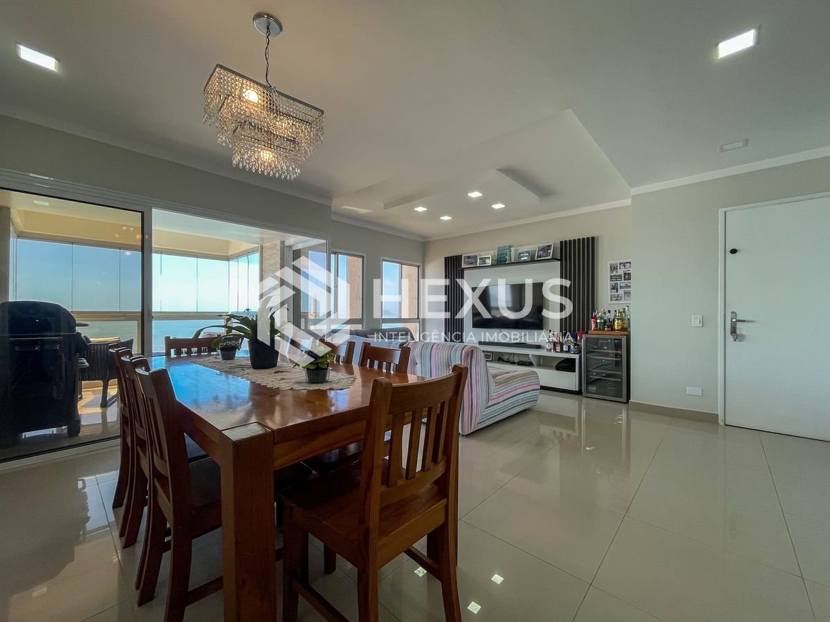 Foto 3 de Apartamento frente mar com varanda e vista mar na Praia das Pitangueiras, Guaruja