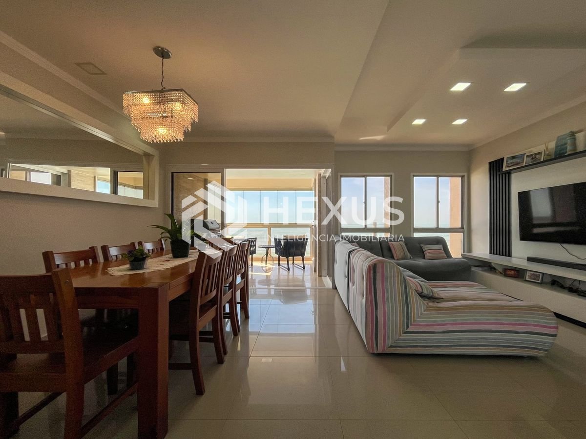 Foto 4 de Apartamento frente mar com varanda e vista mar na Praia das Pitangueiras, Guaruja