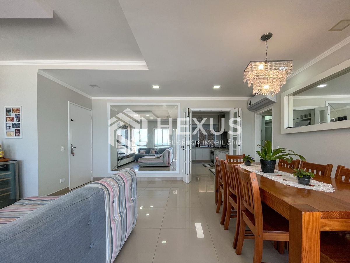 Foto 5 de Apartamento frente mar com varanda e vista mar na Praia das Pitangueiras, Guaruja