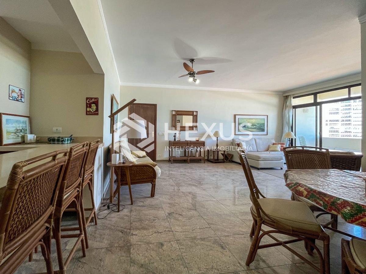 Foto 5 de Apartamento frente mar com varanda vista mar na Praia das Pitangueiras, Guaruja