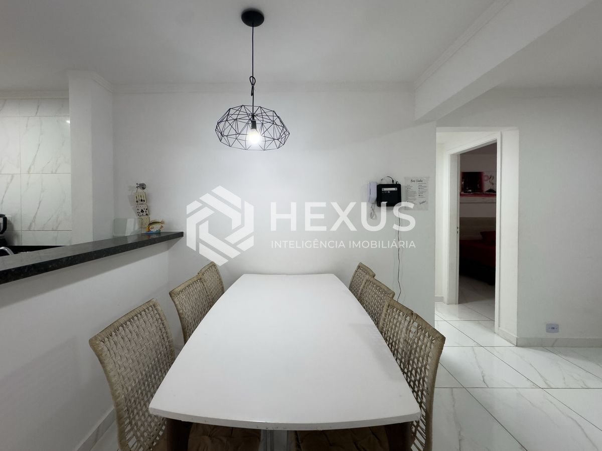Foto 5 de Apartamento reformado com varanda e vista mar na beira mar da Praia das Pitangueiras, Guaruja