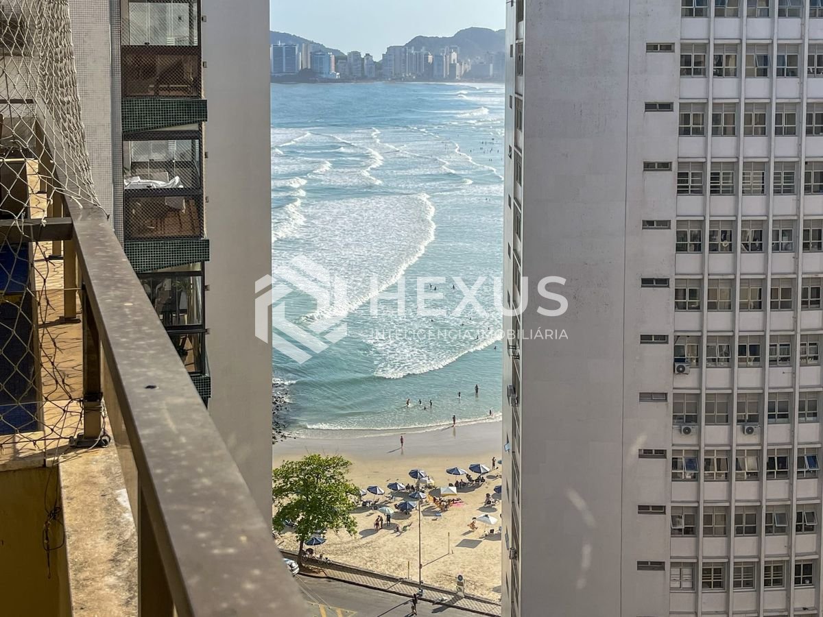 Foto 2 de Apartamento com varanda e vista mar na quadra mar da Praia das Pitangueiras, Guaruja