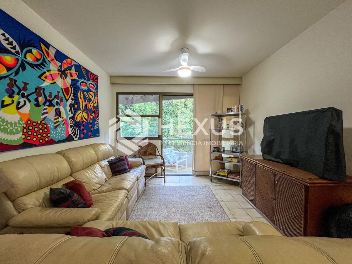 Foto 2 de Apartamento com varanda na quadra mar da Praia das Pitangueiras, Guaruja