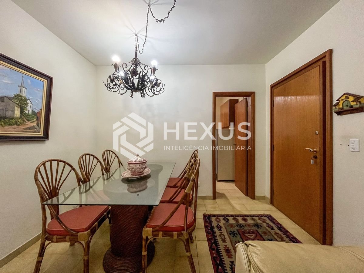 Foto 4 de Apartamento com varanda na quadra mar da Praia das Pitangueiras, Guaruja