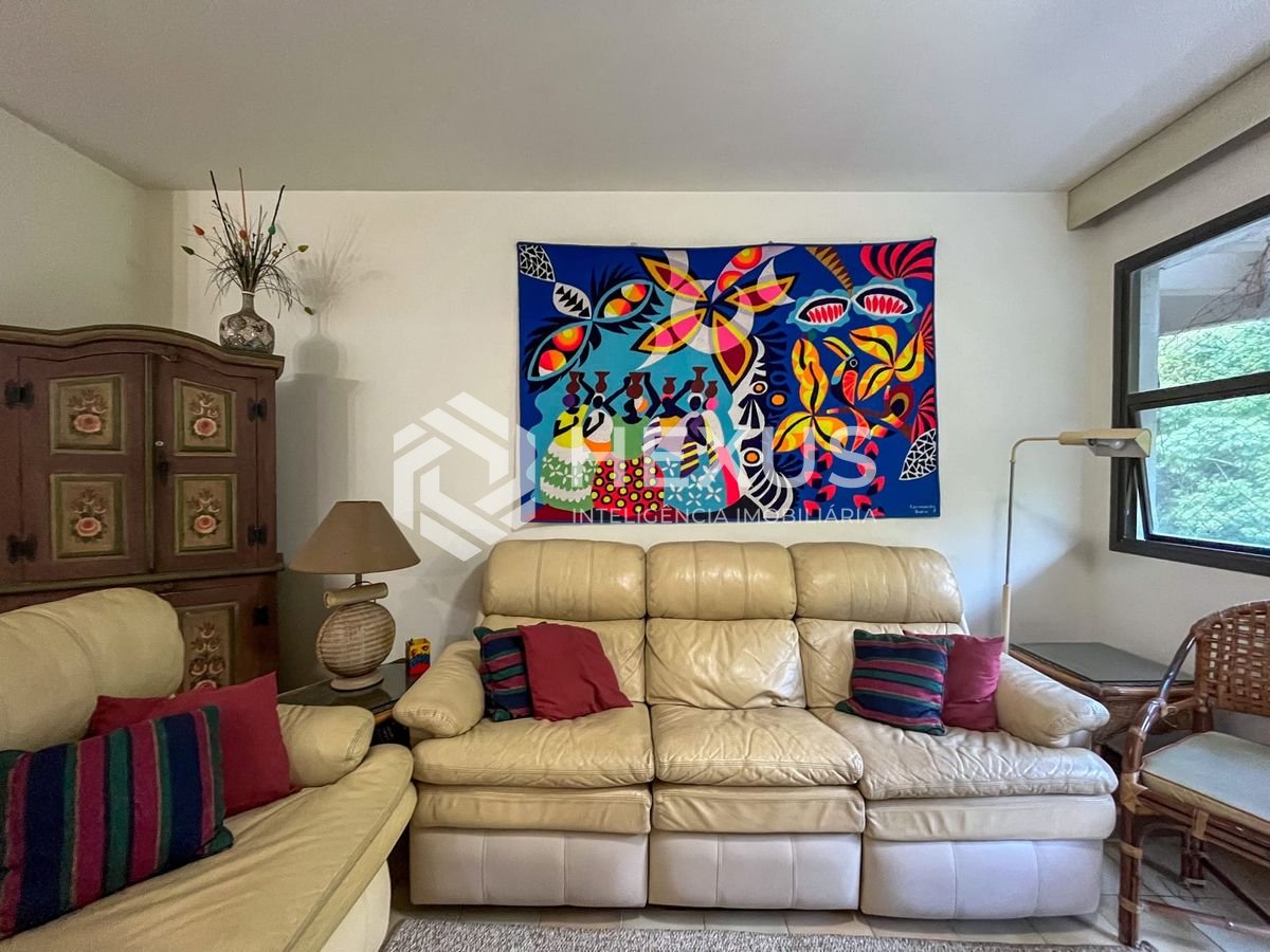 Foto 5 de Apartamento com varanda na quadra mar da Praia das Pitangueiras, Guaruja
