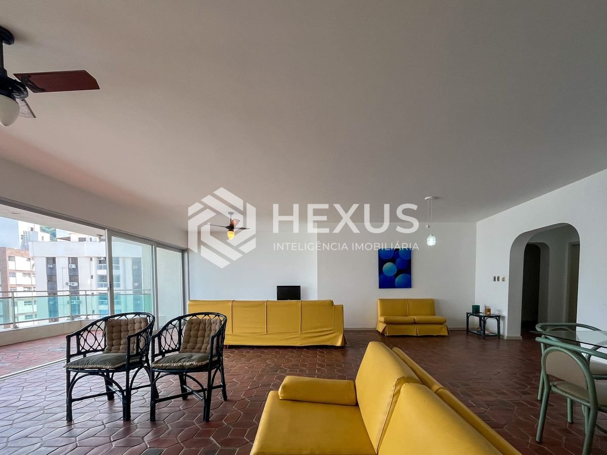 Foto 5 de Apartamento com varanda e vista mar na quadra-mar da Praia das Pitangueiras, Guaruja