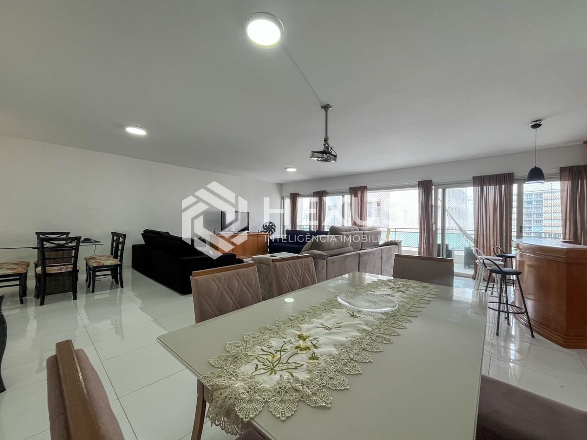 Foto 3 de Apartamento com varanda vista mar na beira mar da Praia das Pitangueiras, Guaruja