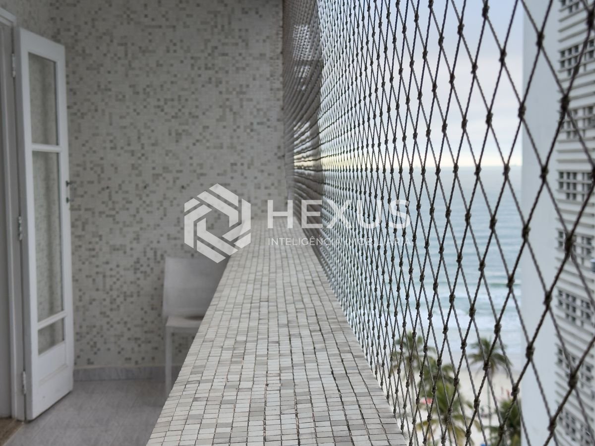 Foto 2 de Apartamento com varanda vista mar na beira mar da Praia das Pitangueiras, Guarujá