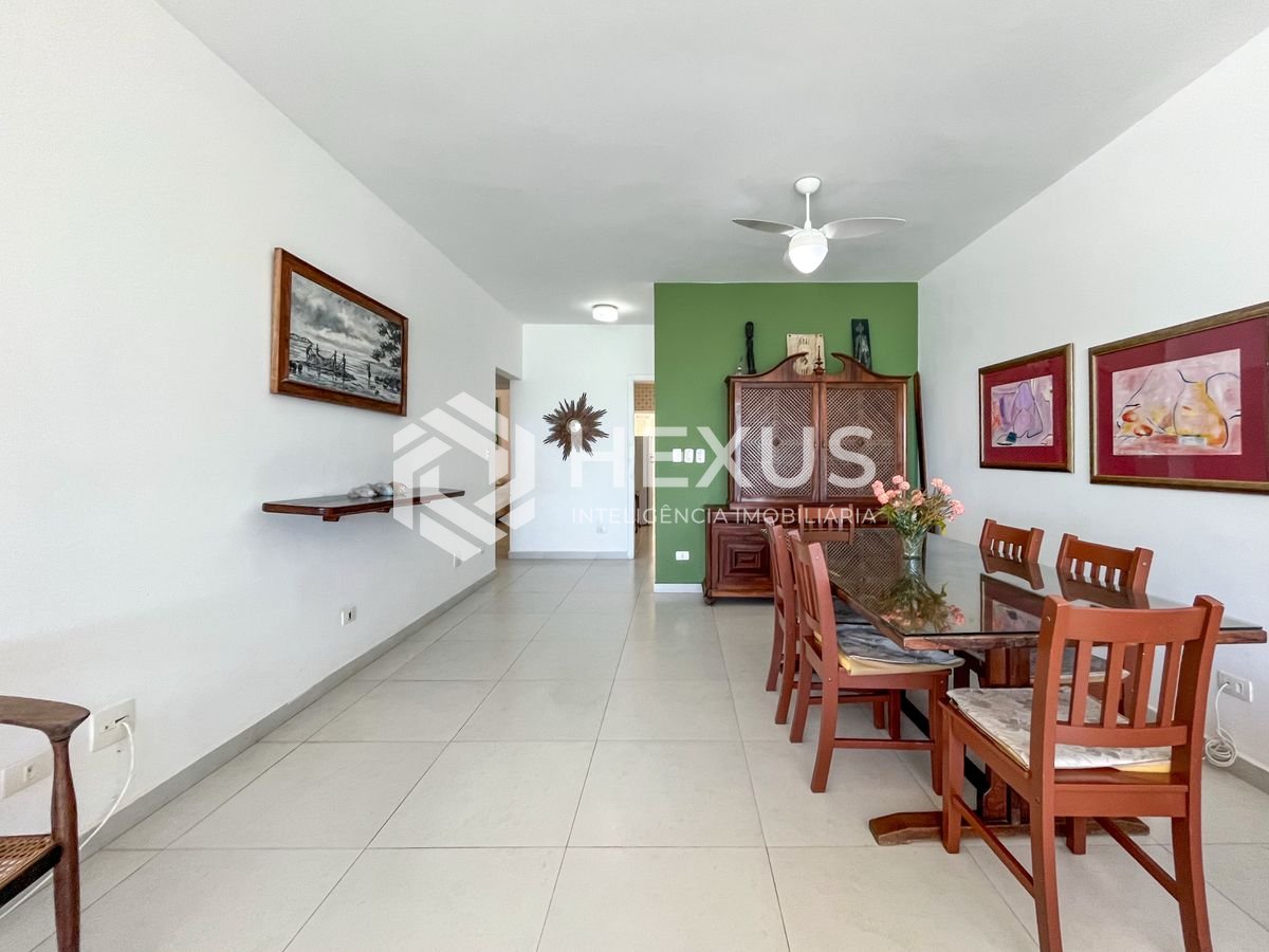 Foto 4 de Apartamento frente mar com varanda na Praia das Pitangueiras, Guaruja