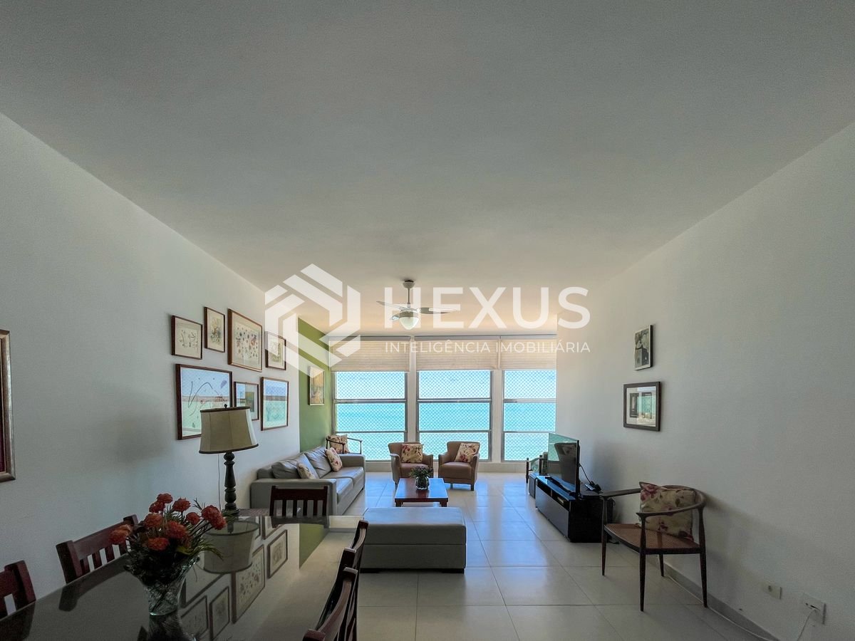 Foto 5 de Apartamento frente mar com varanda na Praia das Pitangueiras, Guaruja
