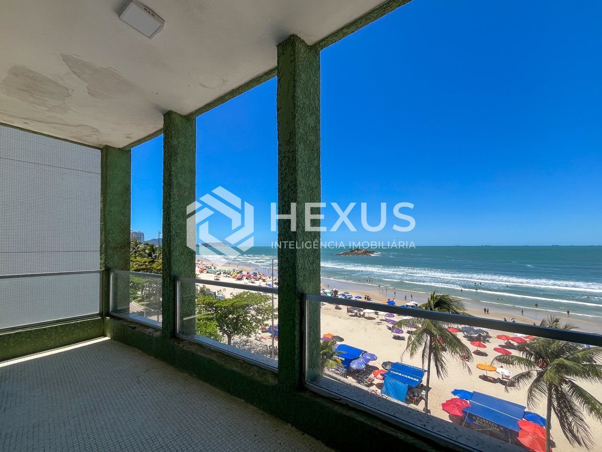 Foto 3 de Apartamento frente mar com varanda na Praia das Pitangueiras, Guaruja