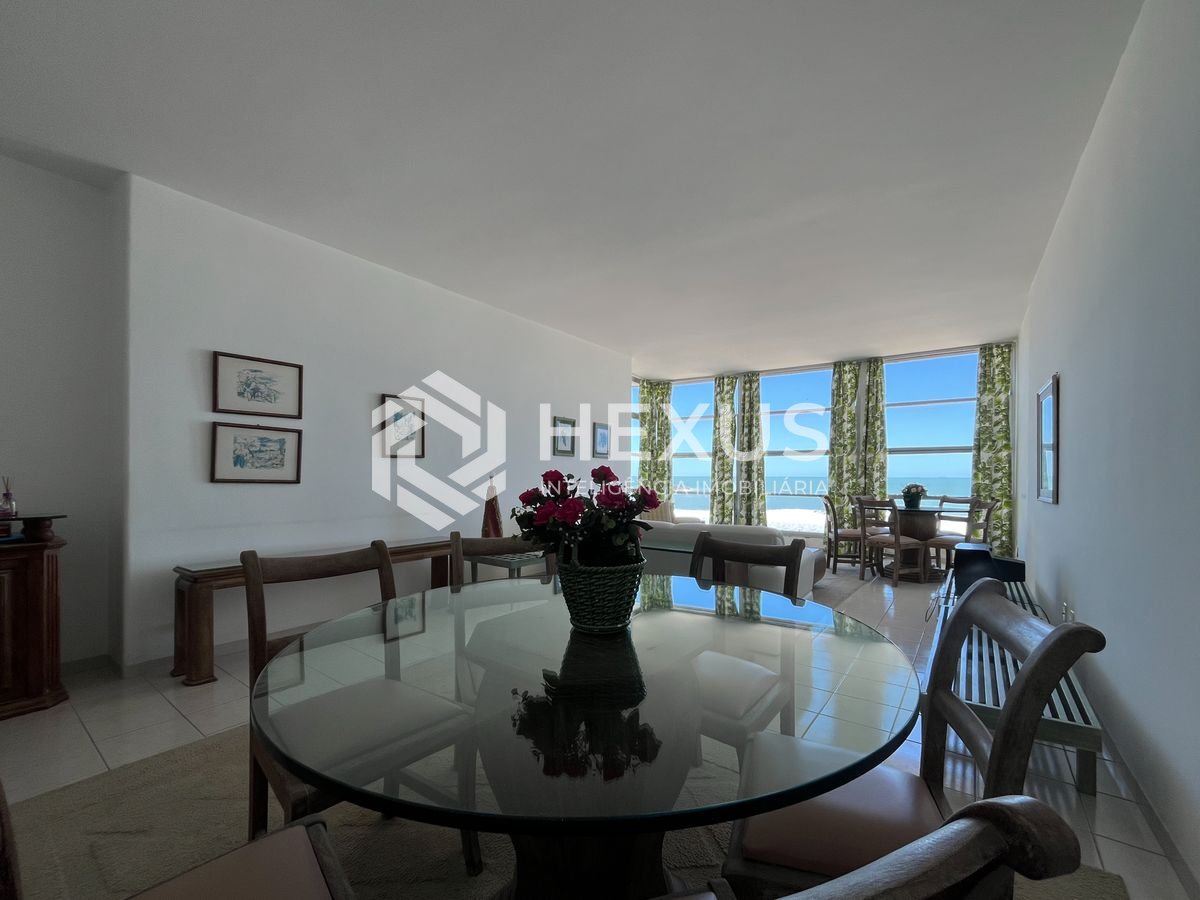 Foto 4 de Apartamento frente mar com varanda na Praia das Pitangueiras, Guaruja