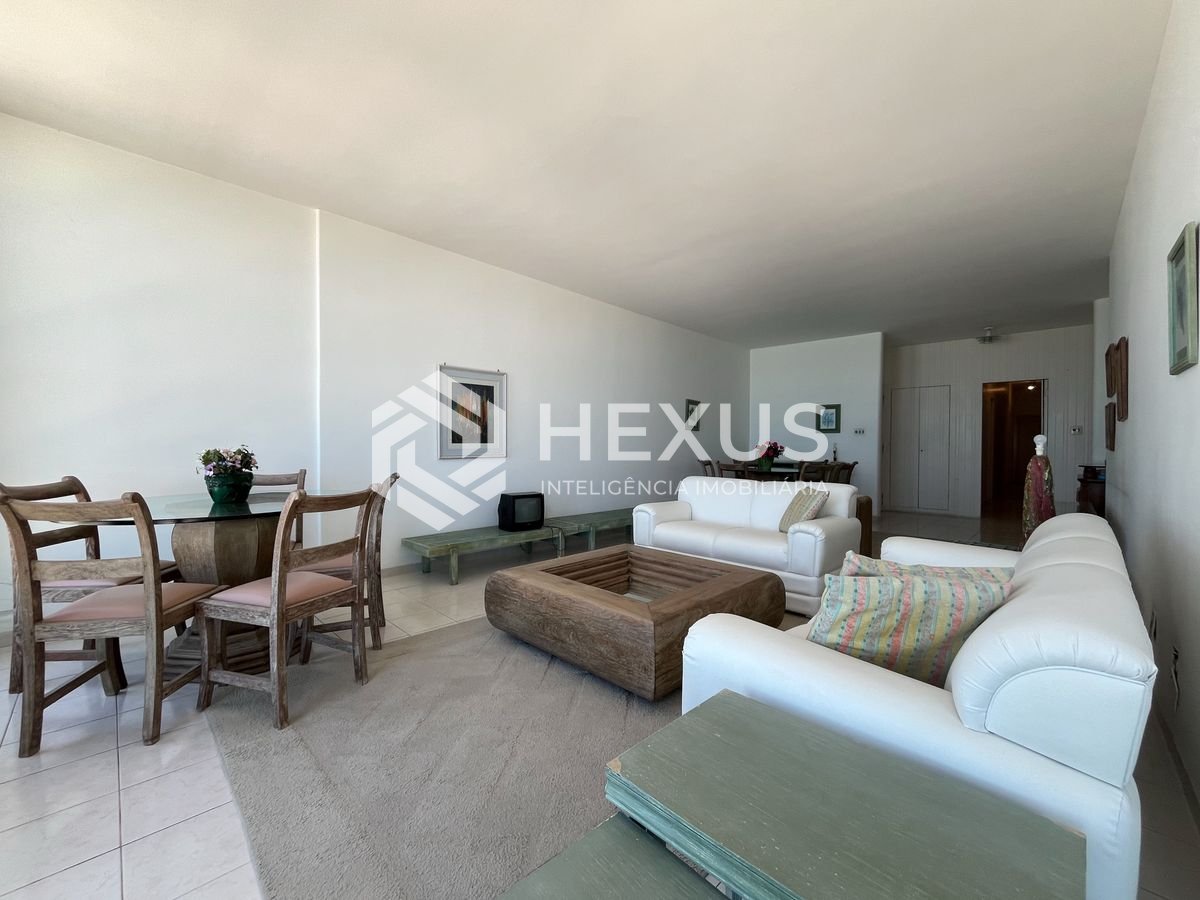 Foto 5 de Apartamento frente mar com varanda na Praia das Pitangueiras, Guaruja