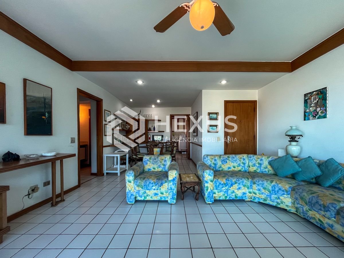 Foto 4 de Apartamento frente mar com varanda e lazer na Praia das Pitangueiras, Guaruja