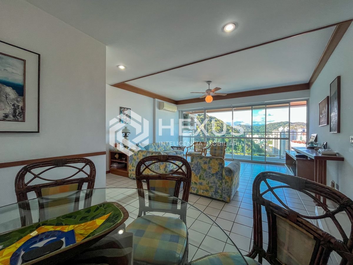 Foto 5 de Apartamento frente mar com varanda e lazer na Praia das Pitangueiras, Guaruja