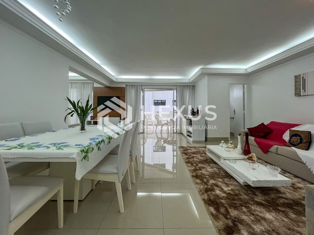Foto 2 de Apartamento com varanda, vista mar e lazer na Praia das Pitangueiras, Guaruja