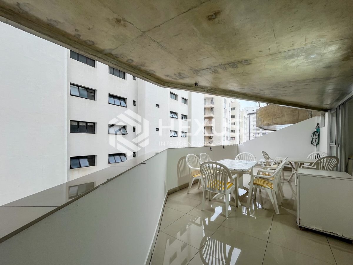 Foto 4 de Apartamento com varanda, vista mar e lazer na Praia das Pitangueiras, Guaruja