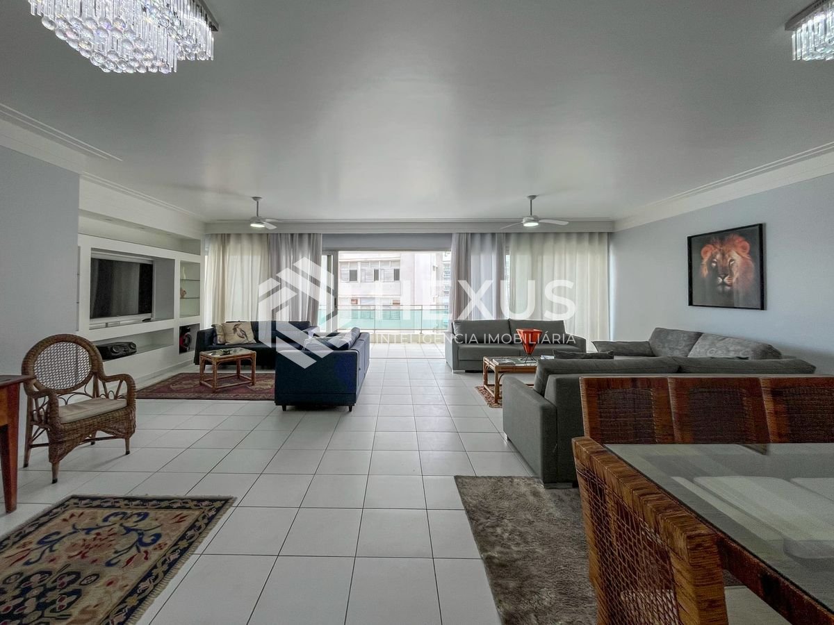 Foto 2 de Apartamento com varanda, vista mar e lazer na quadra-mar da Praia das Pitangueiras, Guaruja