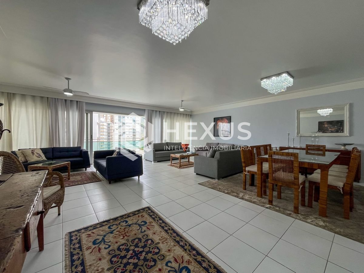 Foto 4 de Apartamento com varanda, vista mar e lazer na quadra-mar da Praia das Pitangueiras, Guaruja
