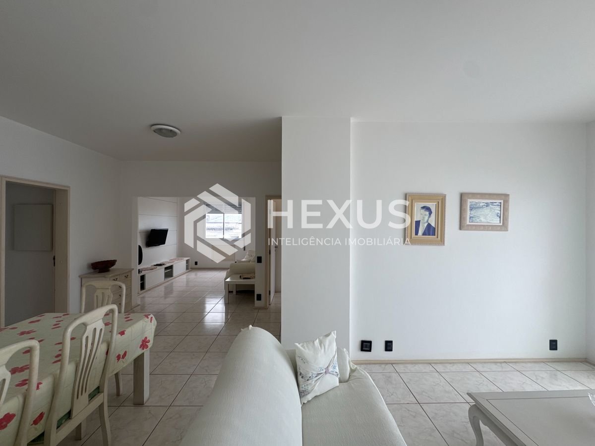 Foto 3 de Apartamento frente mar com varanda vista mar e lazer na Praia das Pitangueiras, Guaruja