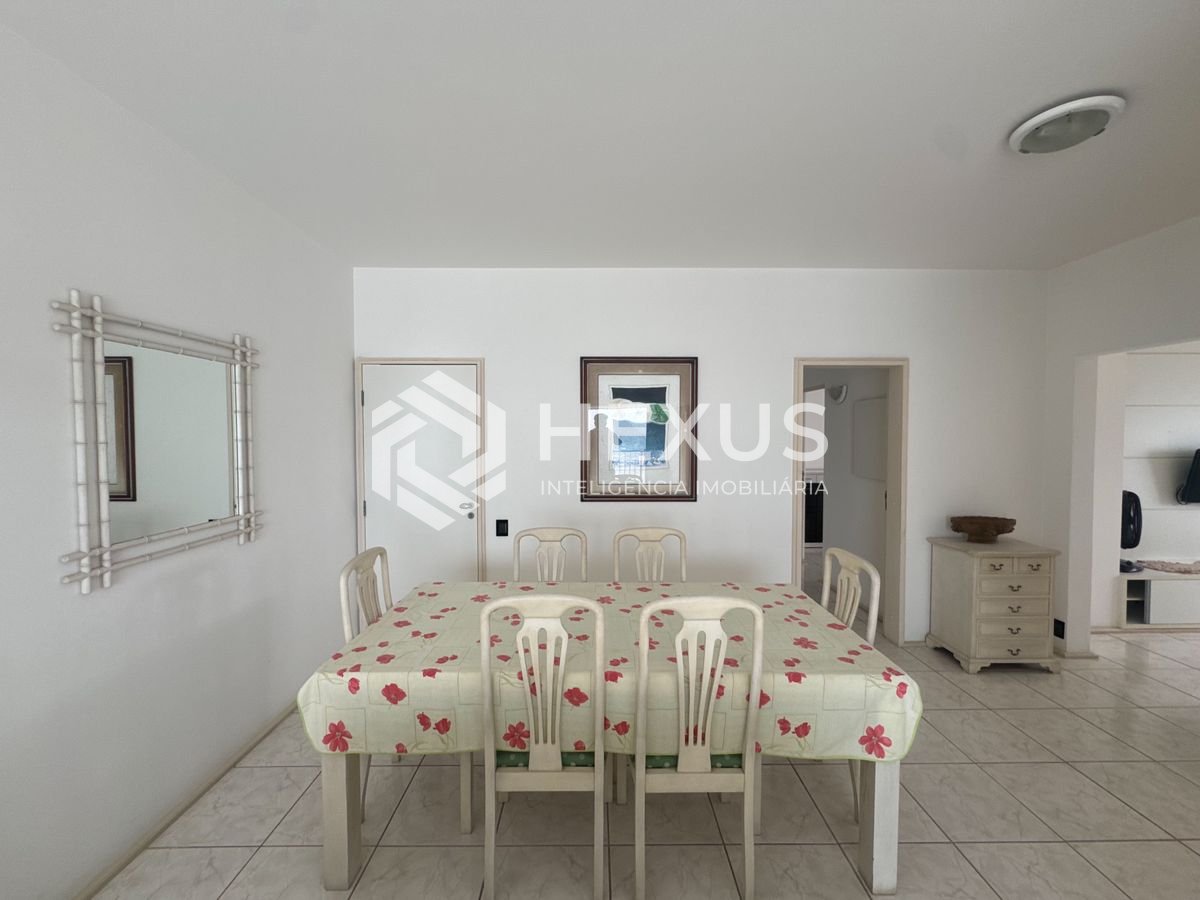 Foto 5 de Apartamento frente mar com varanda vista mar e lazer na Praia das Pitangueiras, Guaruja