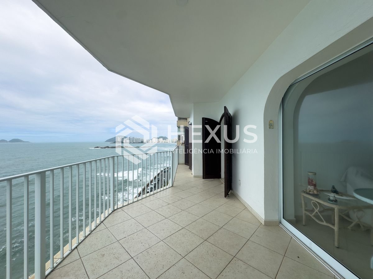 Foto 2 de Apartamento frente mar com varanda e vista mar na Praia das Pitangueiras, Guaruja
