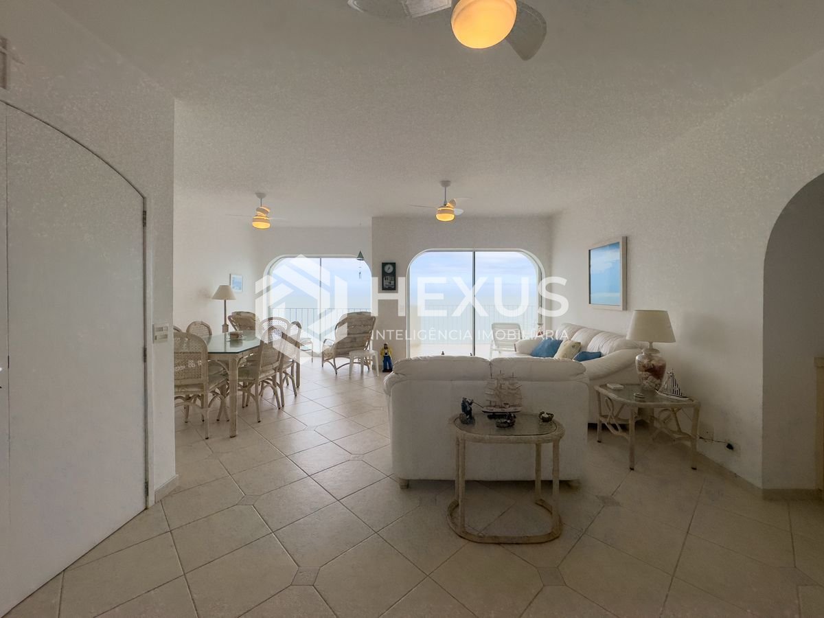 Foto 3 de Apartamento frente mar com varanda e vista mar na Praia das Pitangueiras, Guaruja