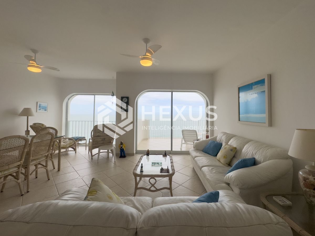Foto 4 de Apartamento frente mar com varanda e vista mar na Praia das Pitangueiras, Guaruja