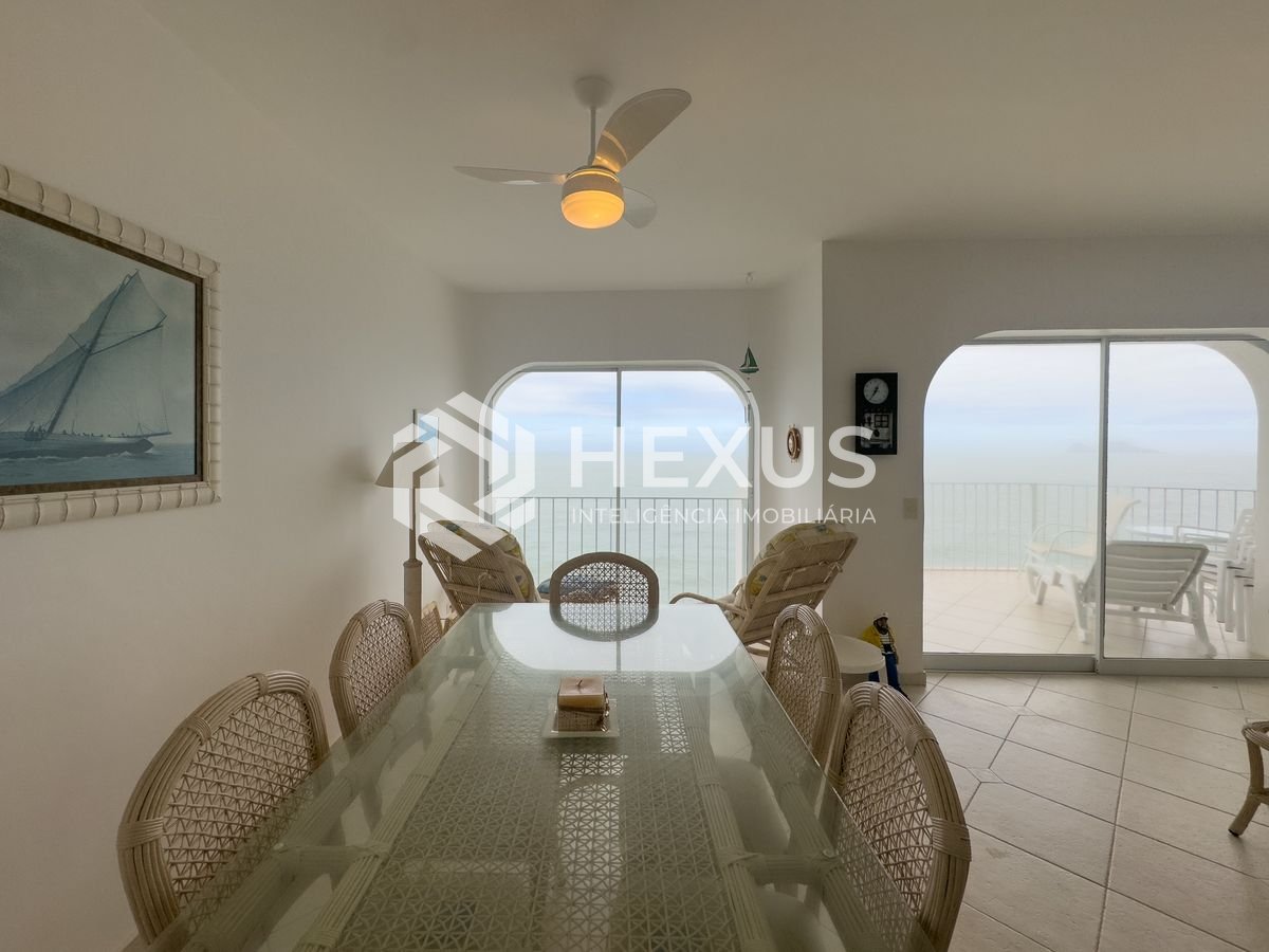 Foto 5 de Apartamento frente mar com varanda e vista mar na Praia das Pitangueiras, Guaruja