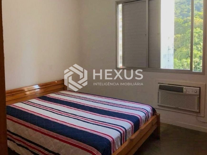 Foto 3 de Apartamento com varanda e lazer a duas quadras da Praia das Pitangueiras, Guaruja