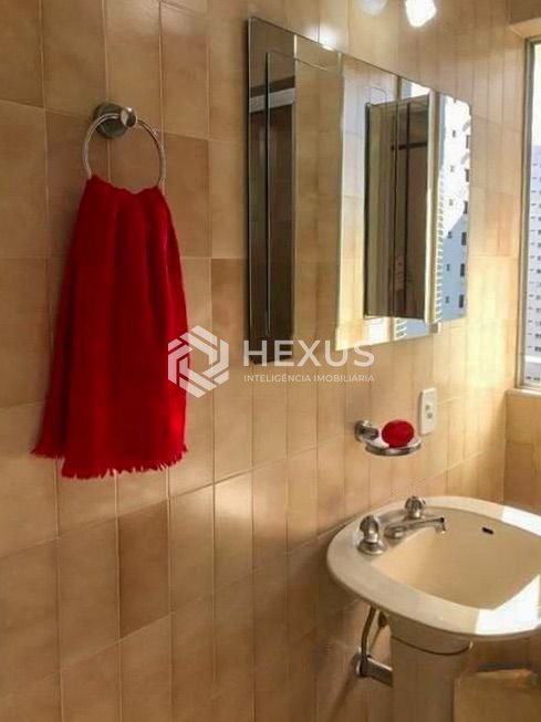 Foto 4 de Apartamento com varanda e lazer a duas quadras da Praia das Pitangueiras, Guaruja