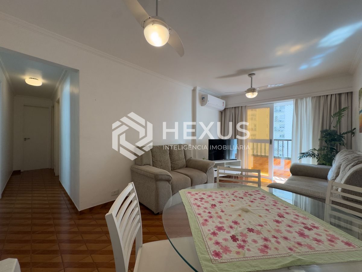 Foto 4 de Apartamento com varanda e vista mar na quadra-mar da Praia das Pitangueiras, Guaruja