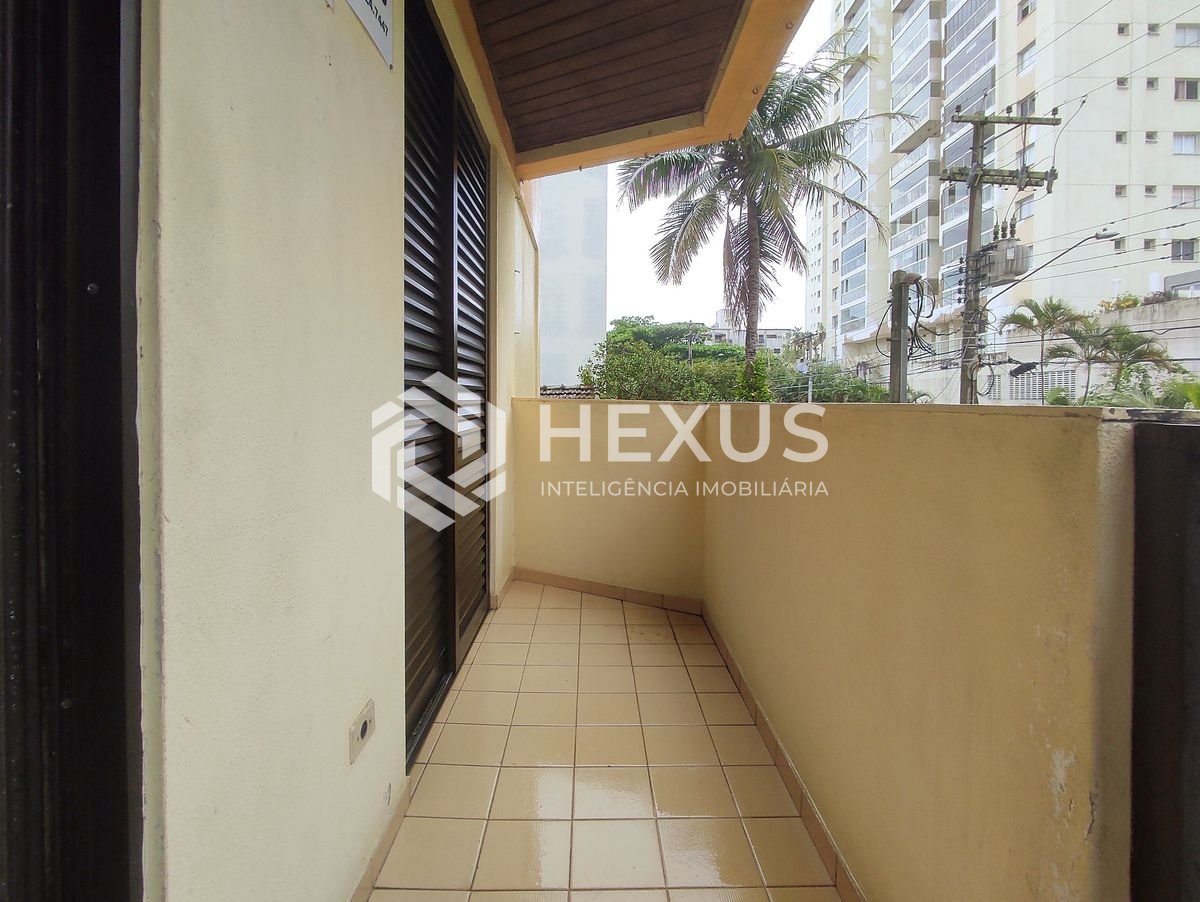 Foto 3 de Apartamento frente rua com varanda e vista livre na Praia da Enseada, Guaruja