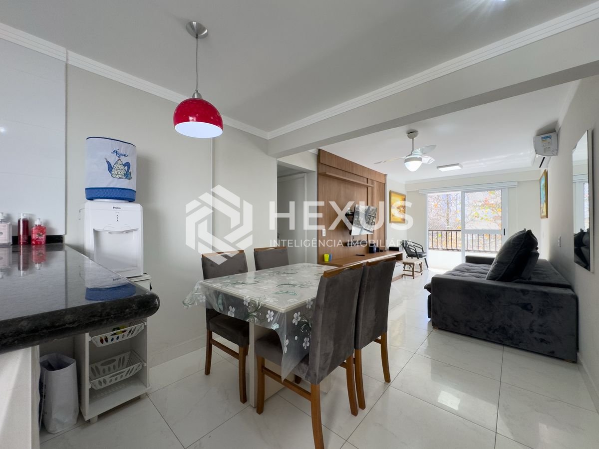 Foto 4 de Apartamento reformado beira mar com varanda vista mar na região do Centro nas Pitangueiras, Guarujá