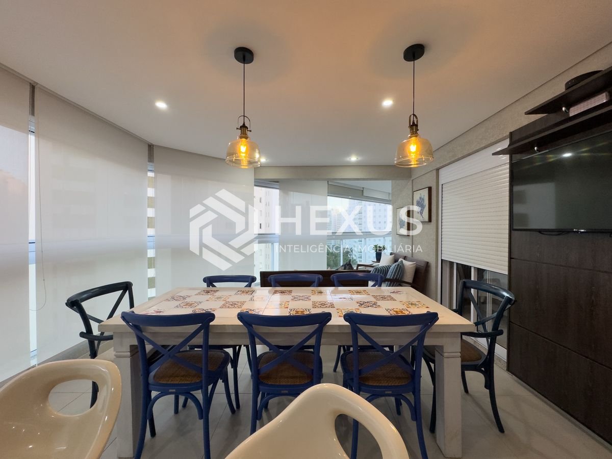 Foto 3 de Apartamento reformado com varanda gourmet e lazer na Praia das Pitangueiras, Guaruja