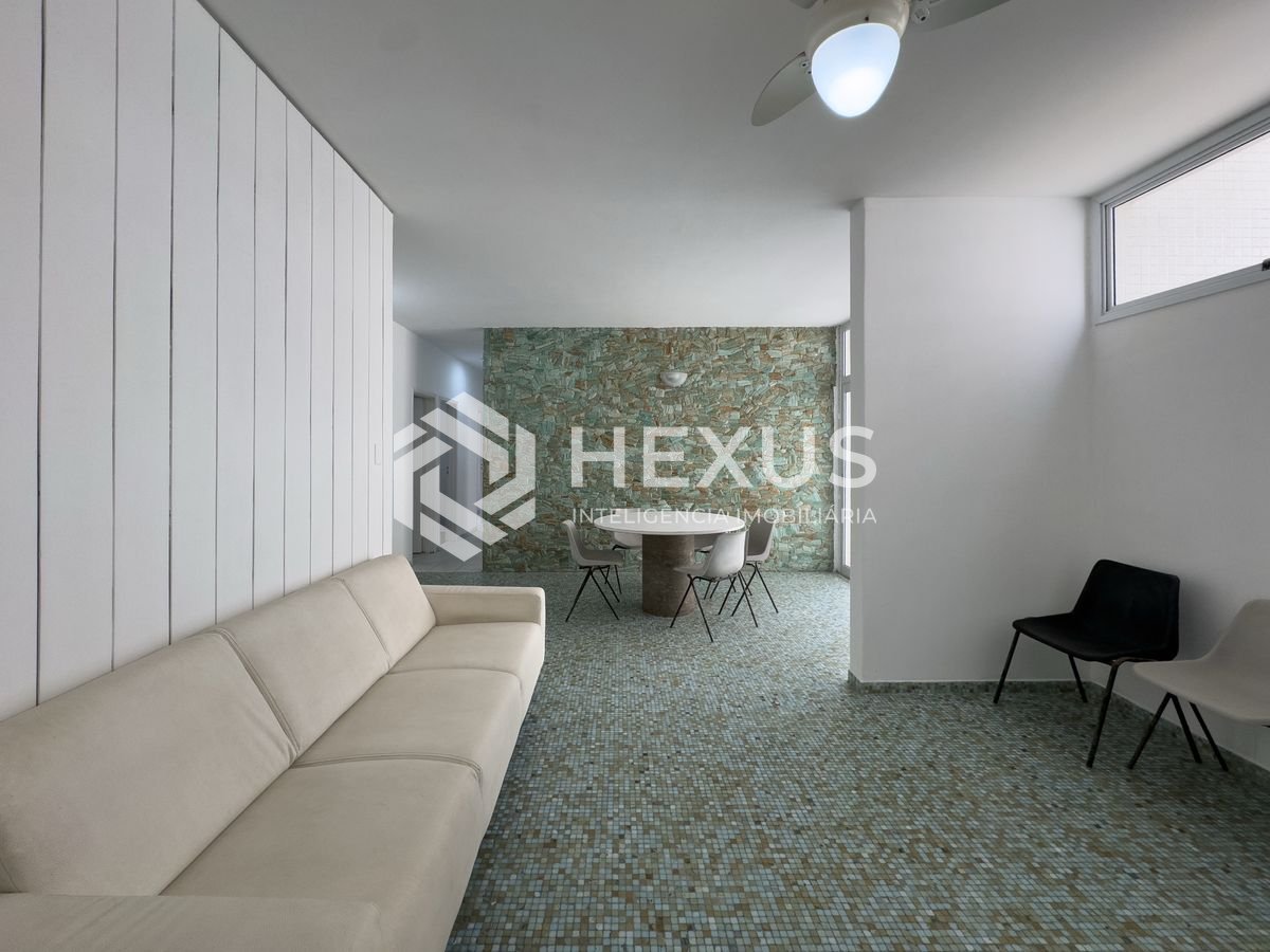 Foto 5 de Apartamento com varanda na quadra mar da Praia das Pitangueiras, Guaruja