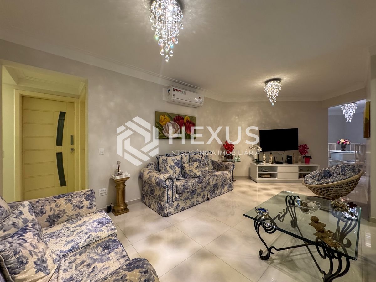 Foto 5 de Apartamento reformado com varanda a duas quadras da Praia das Pitangueiras, Guaruja