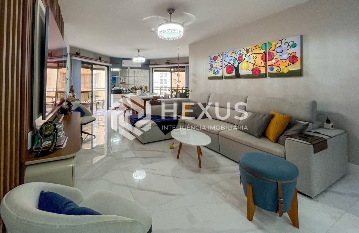 Foto 2 de Apartamento reformado com varanda vista mar e lazer na Praia das Pitangueiras, Guaruja