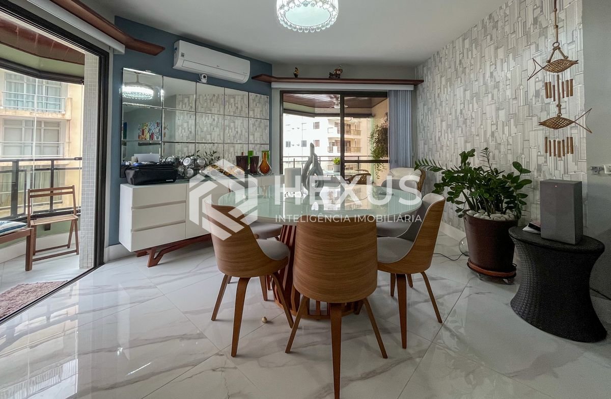 Foto 4 de Apartamento reformado com varanda vista mar e lazer na Praia das Pitangueiras, Guaruja