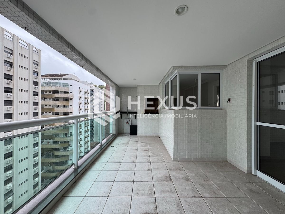 Foto 2 de Apartamento com varanda gourmet e lazer a duas quadras da Praia das Pitangueiras, Guaruja