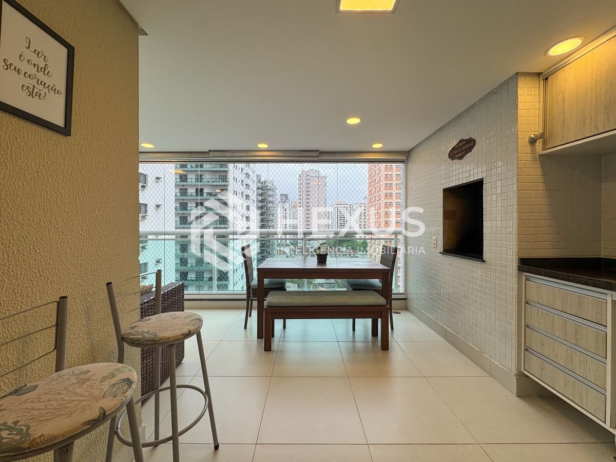 Foto 3 de Apartamento reformado com varanda gourmet e lazer a duas quadras da Praia das Pitangueiras, Guaruja